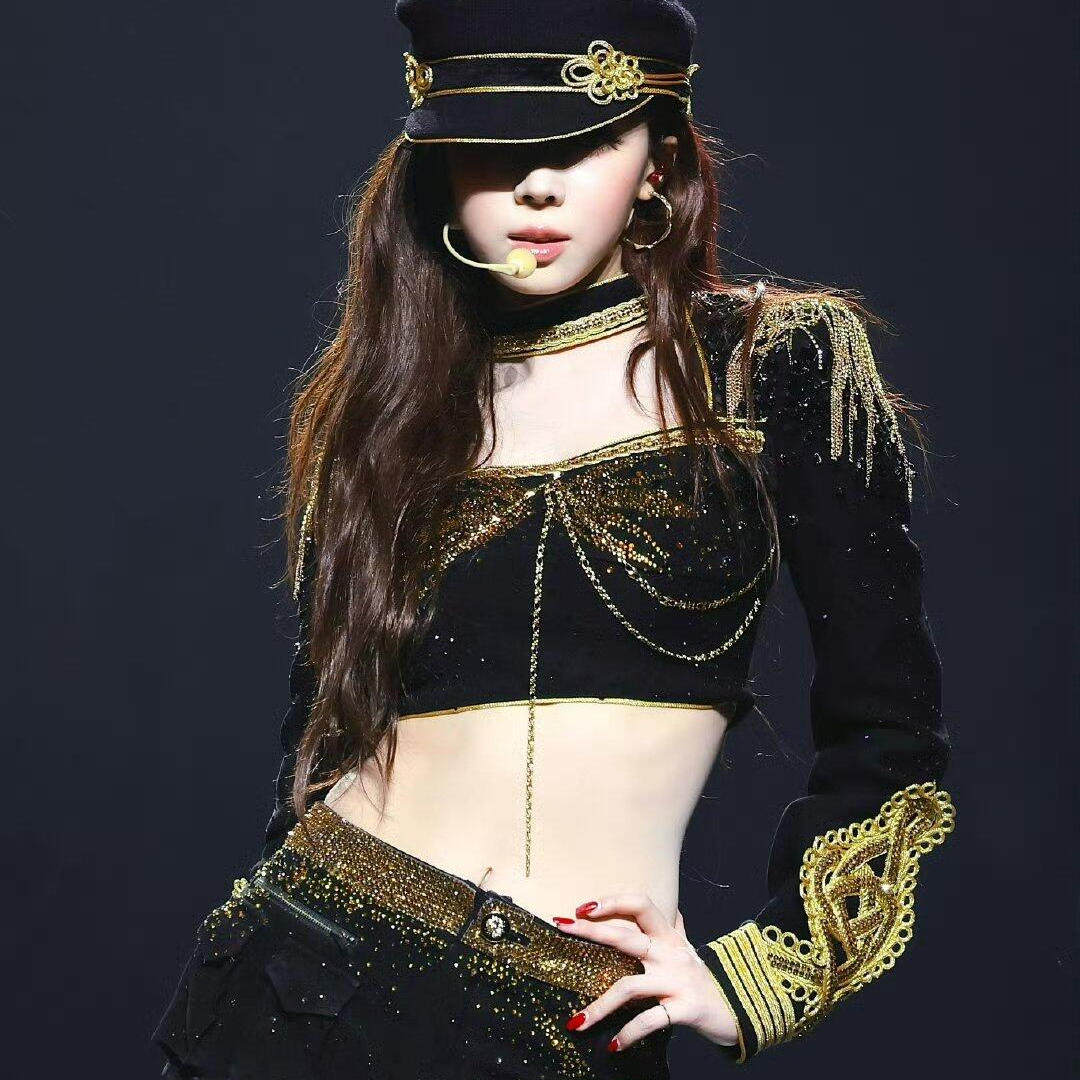 Heavyweight PURSUE FLORA new aespa with the same heavy industry haute couture diamond design model short top set
