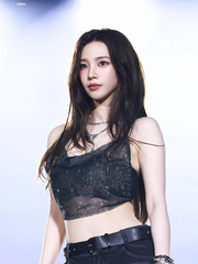 The new homemade Korean aespa has the same style of Yoo Jimin sparkling diamond halterneck short thin performance song diamond vest