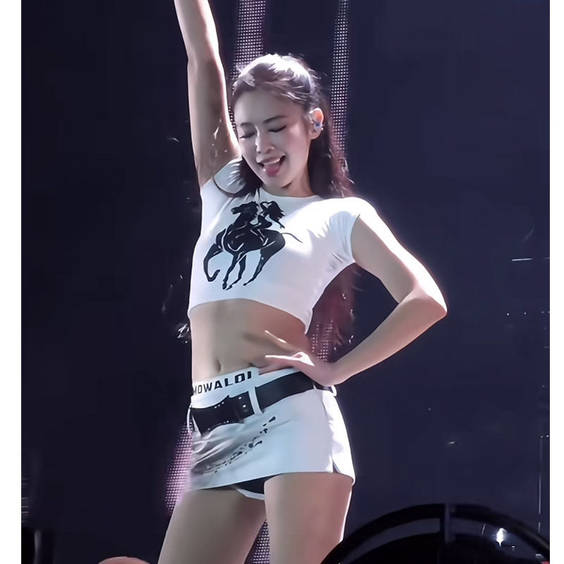 blackpink Kim Ji Ni Jennie's white printed short top T-shirt slim slimming short skirt hot girl outfit