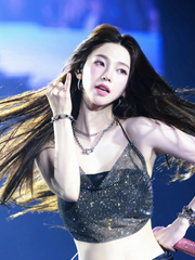The new homemade Korean aespa has the same style of Yoo Jimin sparkling diamond halterneck short thin performance song diamond vest